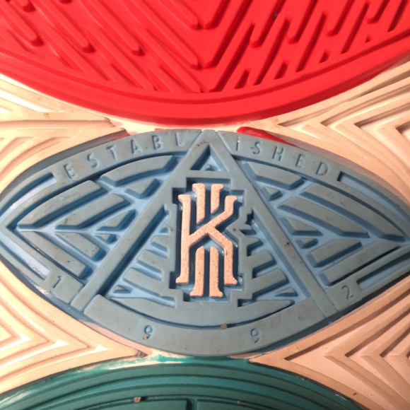 Nike Kyrie 5 Galaxy - Picture 7 of 12